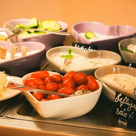 Ostel Jugendhotel Hotel 3*