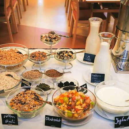 Ostel Jugendhotel Hotel 3*